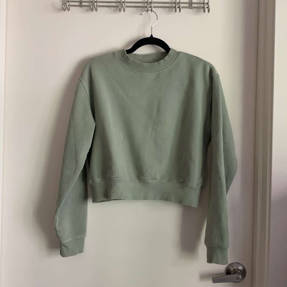 Cropped Aritizia TNA cozy fleece sweater